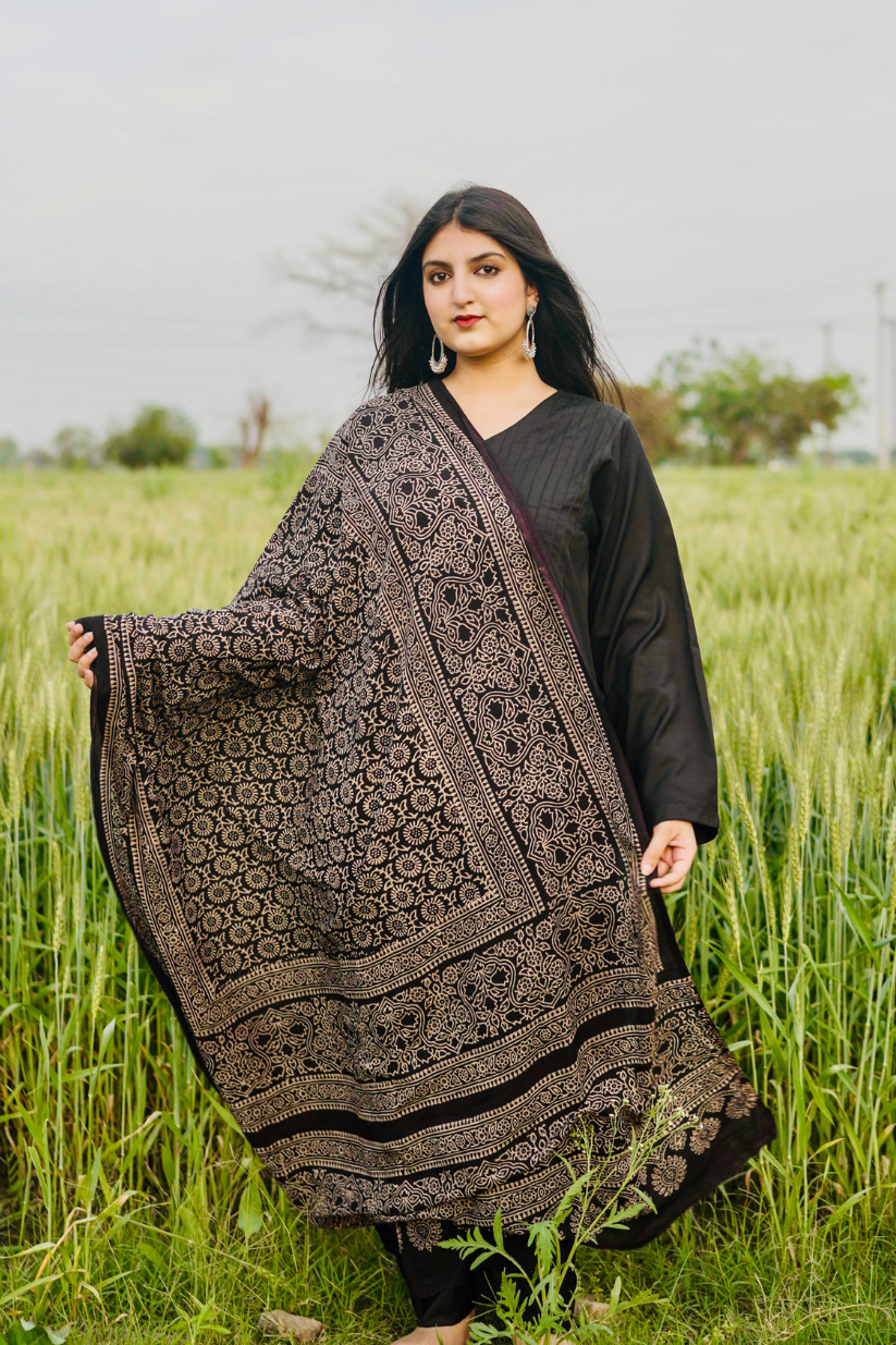 Saajni Black Ajrak