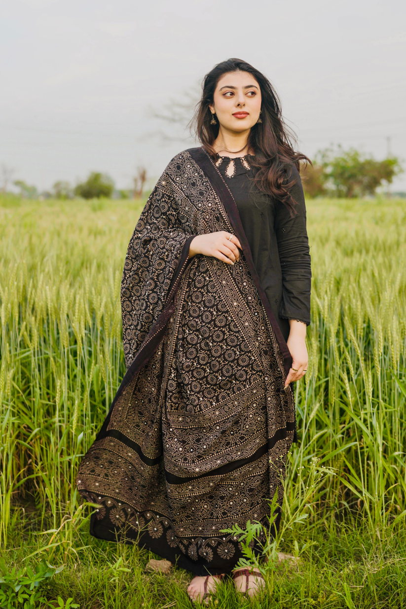 Saajni Black Ajrak